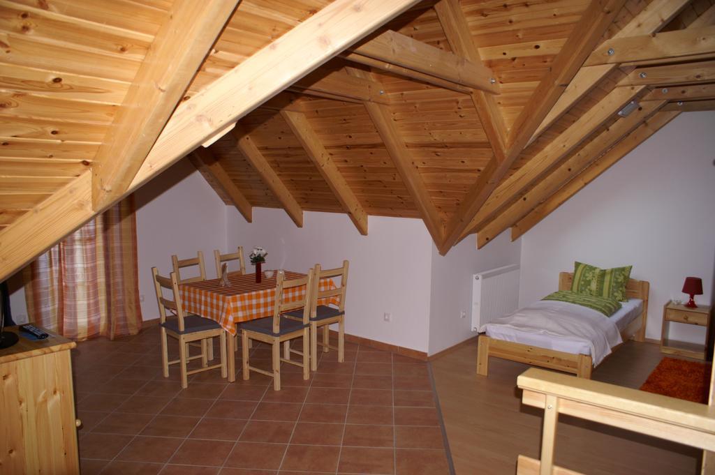 Oeregtoelgy Panzio Hotel Csongrad Bilik gambar